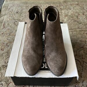 Soles 2 1/2” khaki leather booties